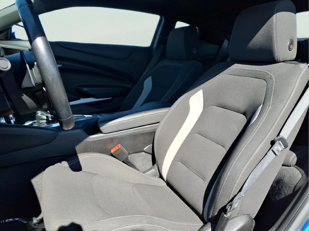 2018 Chevrolet Camaro 1LT - Photo 18