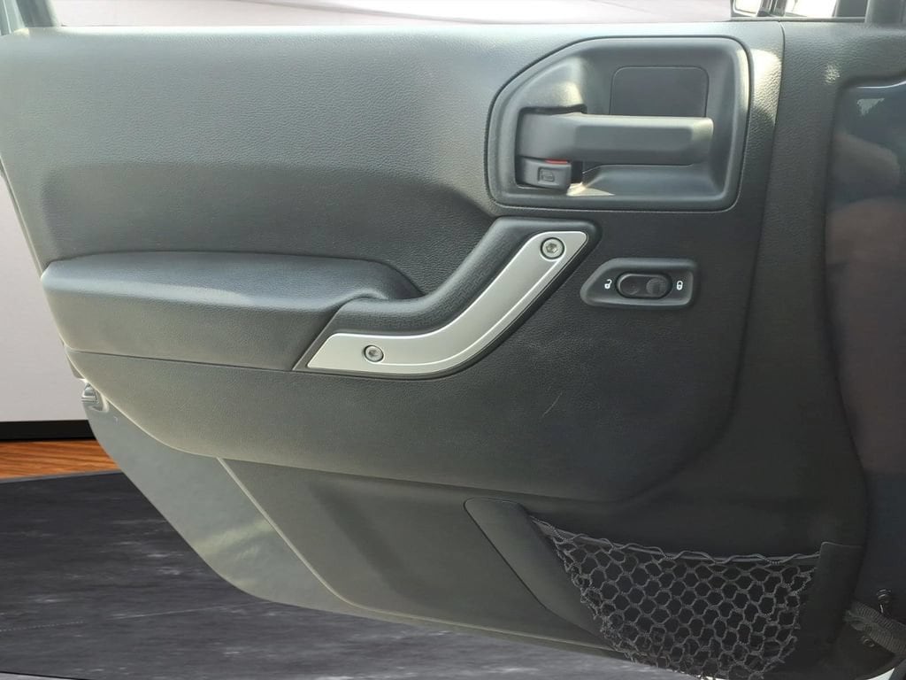 2016 Jeep Wrangler Unlimited Sahara - Photo 15