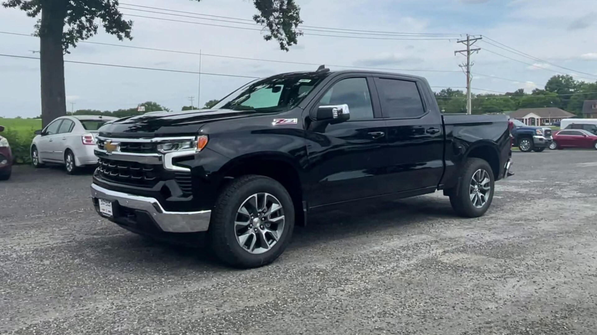 2025 Chevrolet Silverado 1500 LT photo 4