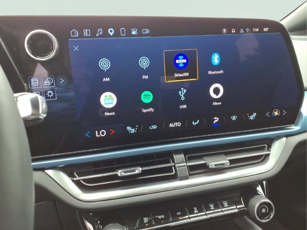 2024 Chevrolet Equinox EV LT - Photo 10
