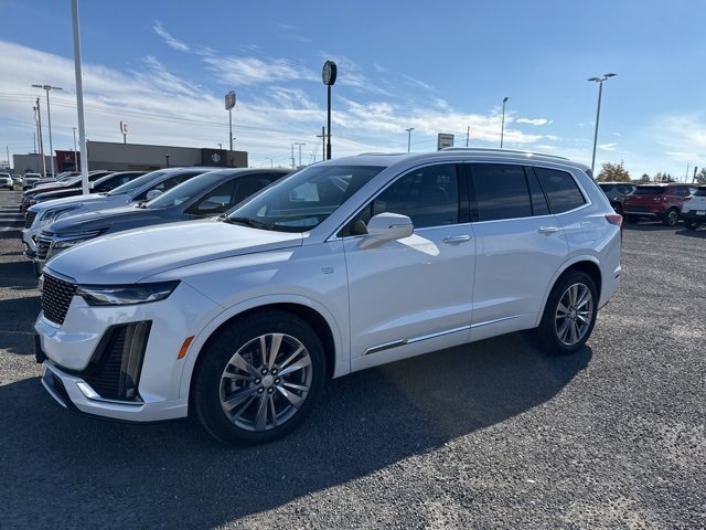 2025 Cadillac XT6 Premium Luxury photo 3