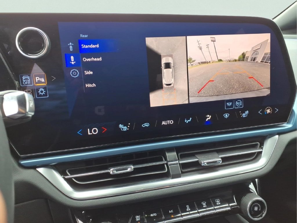 2024 Chevrolet Equinox EV LT - Photo 11