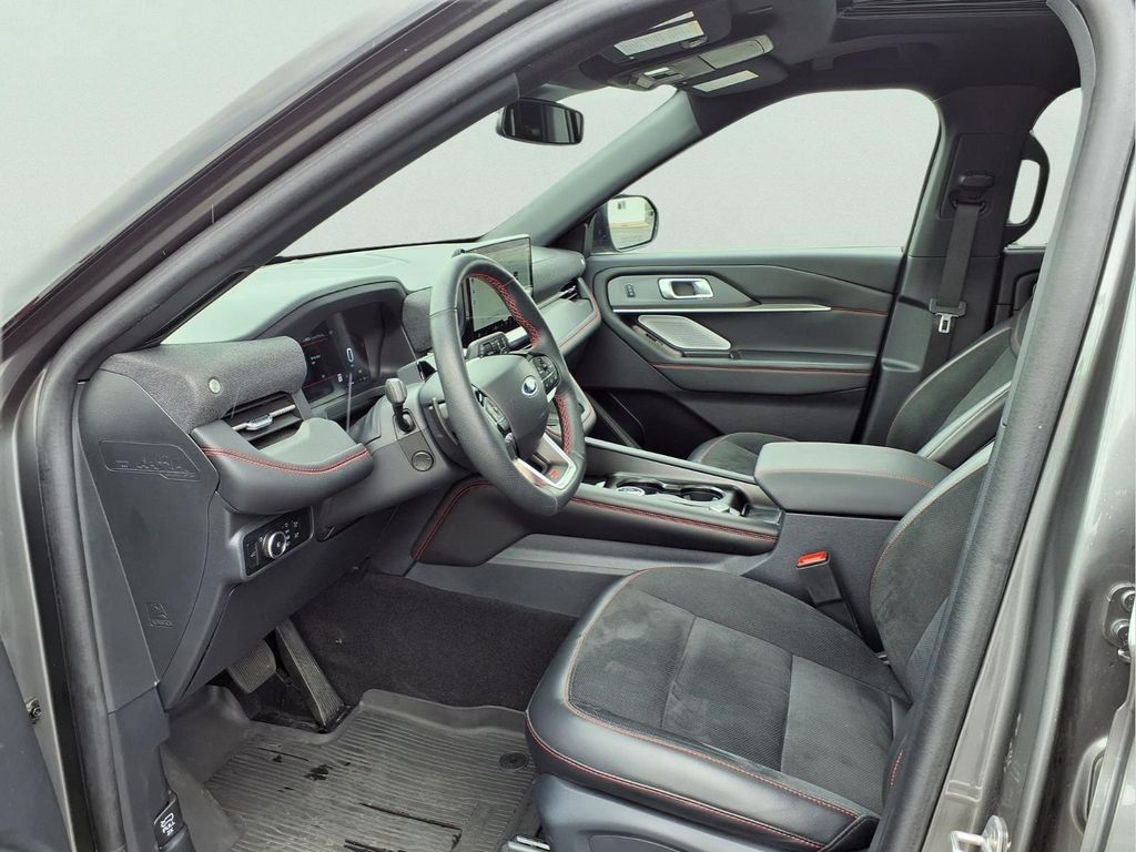 2025 Ford Explorer ST - Photo 19