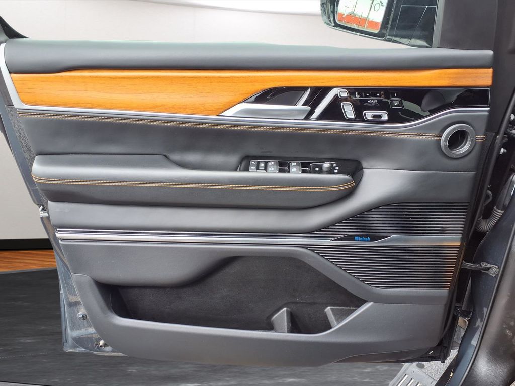 2024 Jeep Grand Wagoneer L Series III - Photo 17