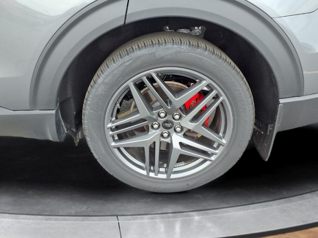 2025 Ford Explorer ST - Photo 18