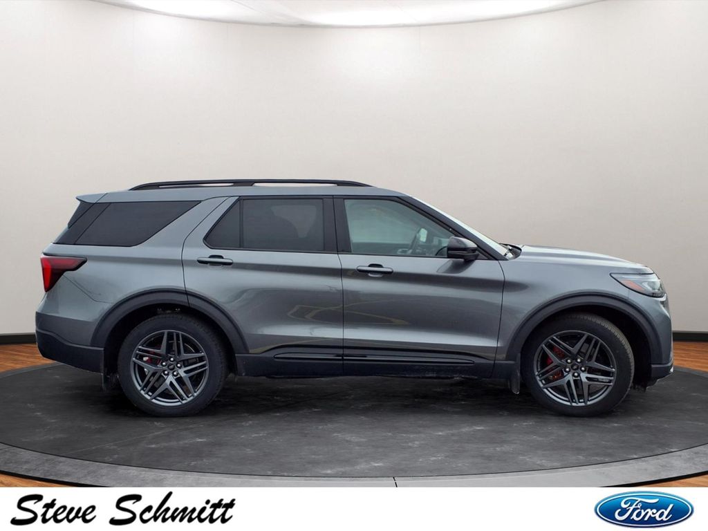 2025 Ford Explorer ST - Photo 31