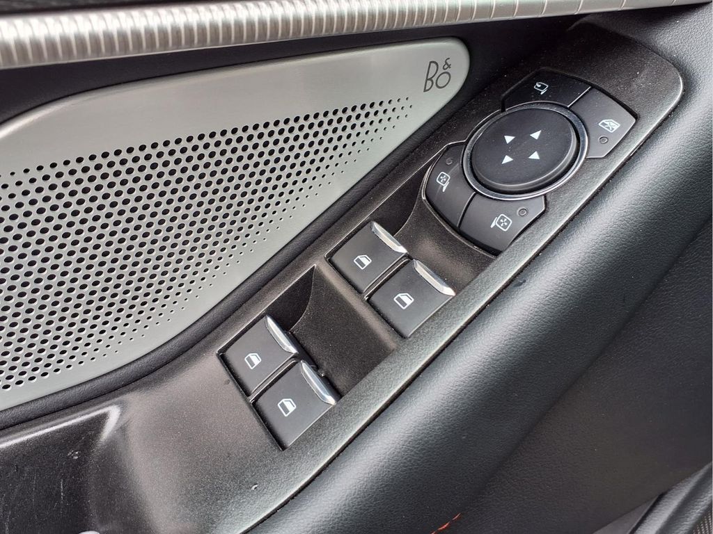 2025 Ford Explorer ST - Photo 17