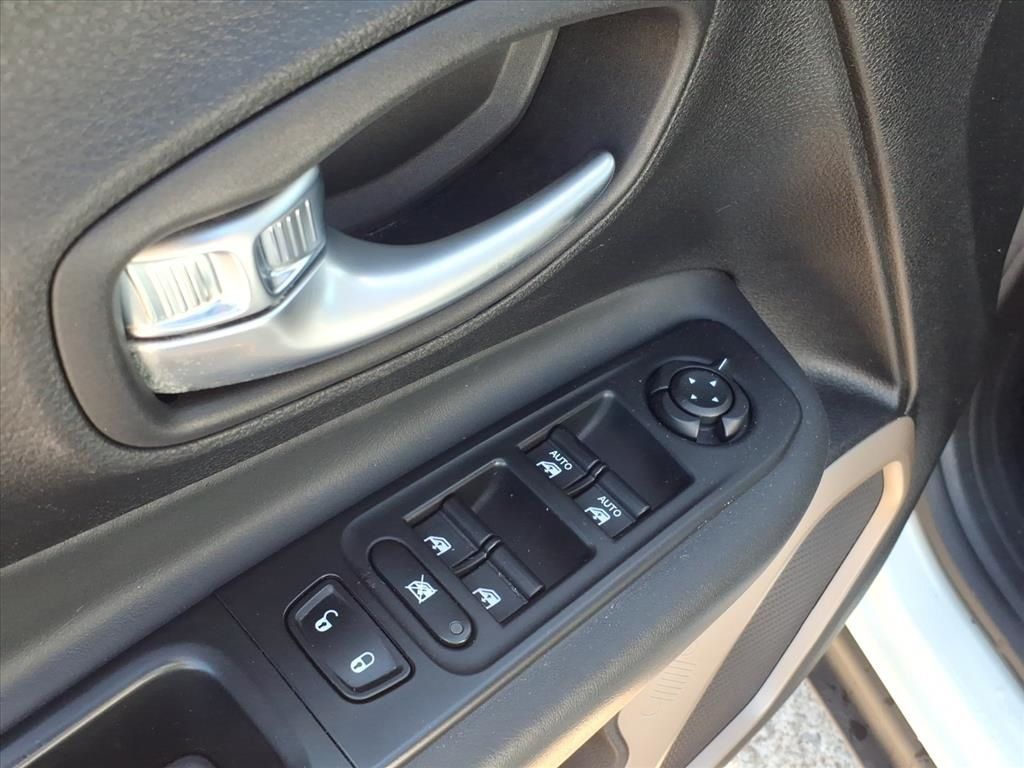 2016 Jeep Renegade Limited - Photo 17
