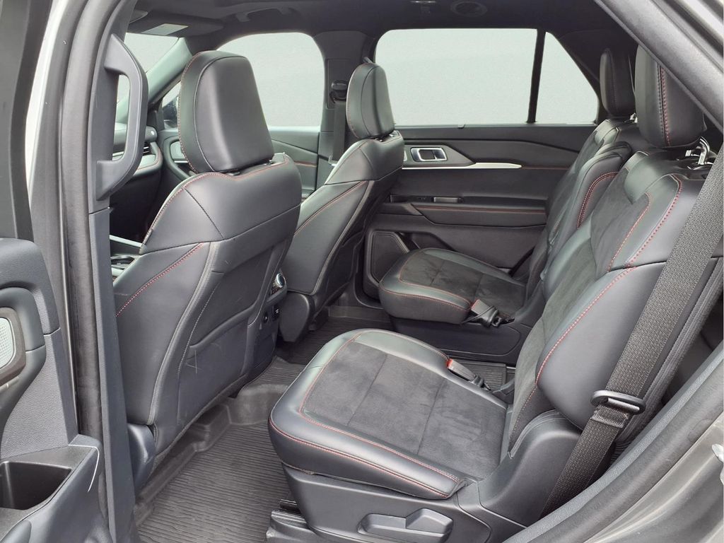 2025 Ford Explorer ST - Photo 22