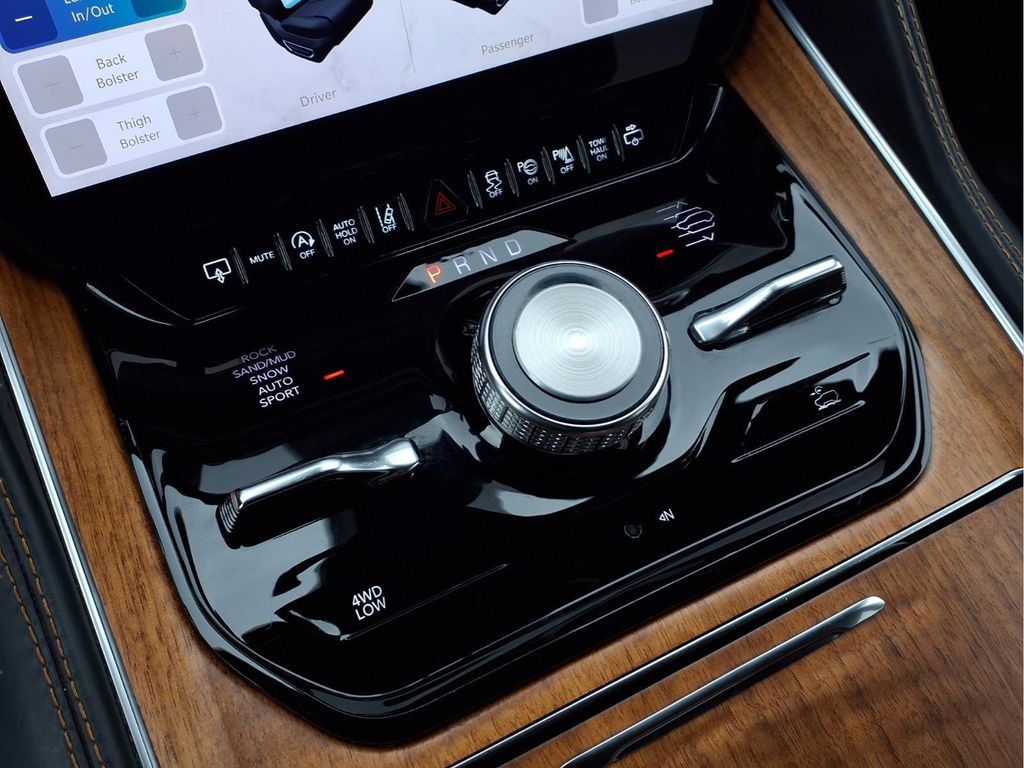 2024 Jeep Grand Wagoneer L Series III - Photo 10