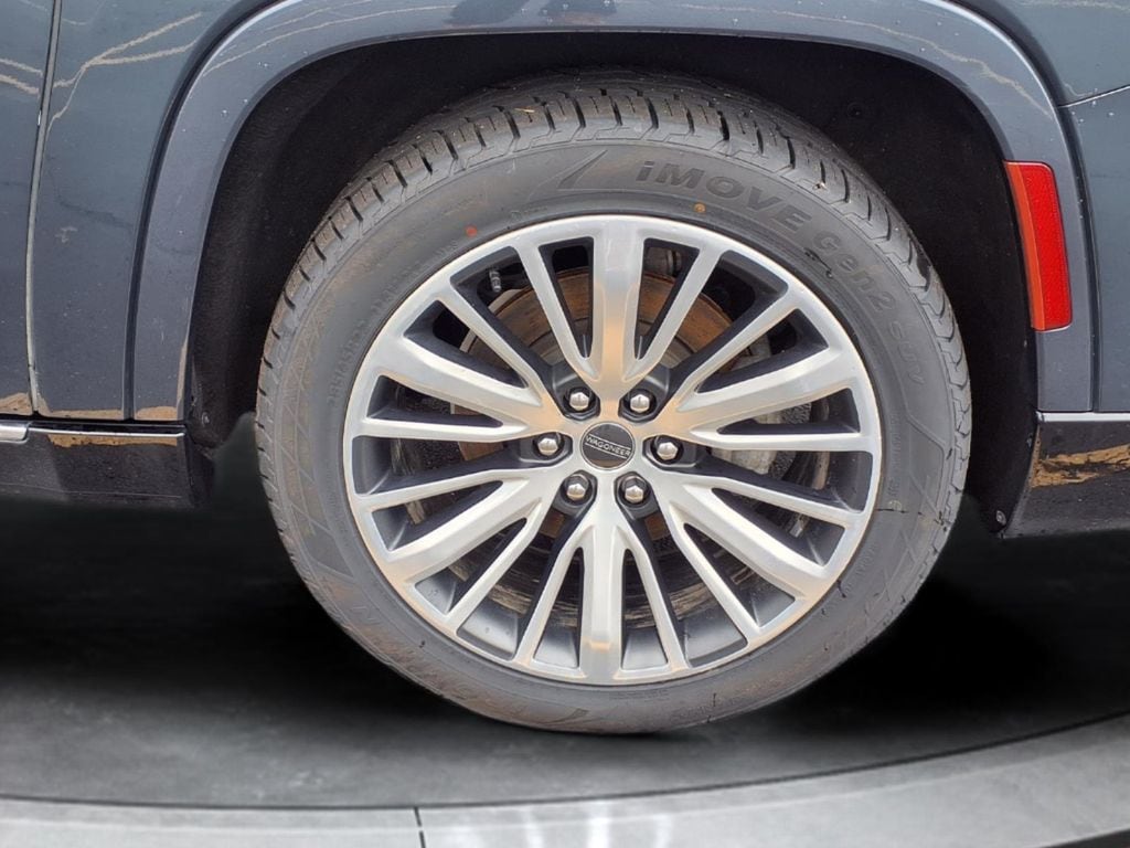 2024 Jeep Grand Wagoneer L Series III - Photo 21