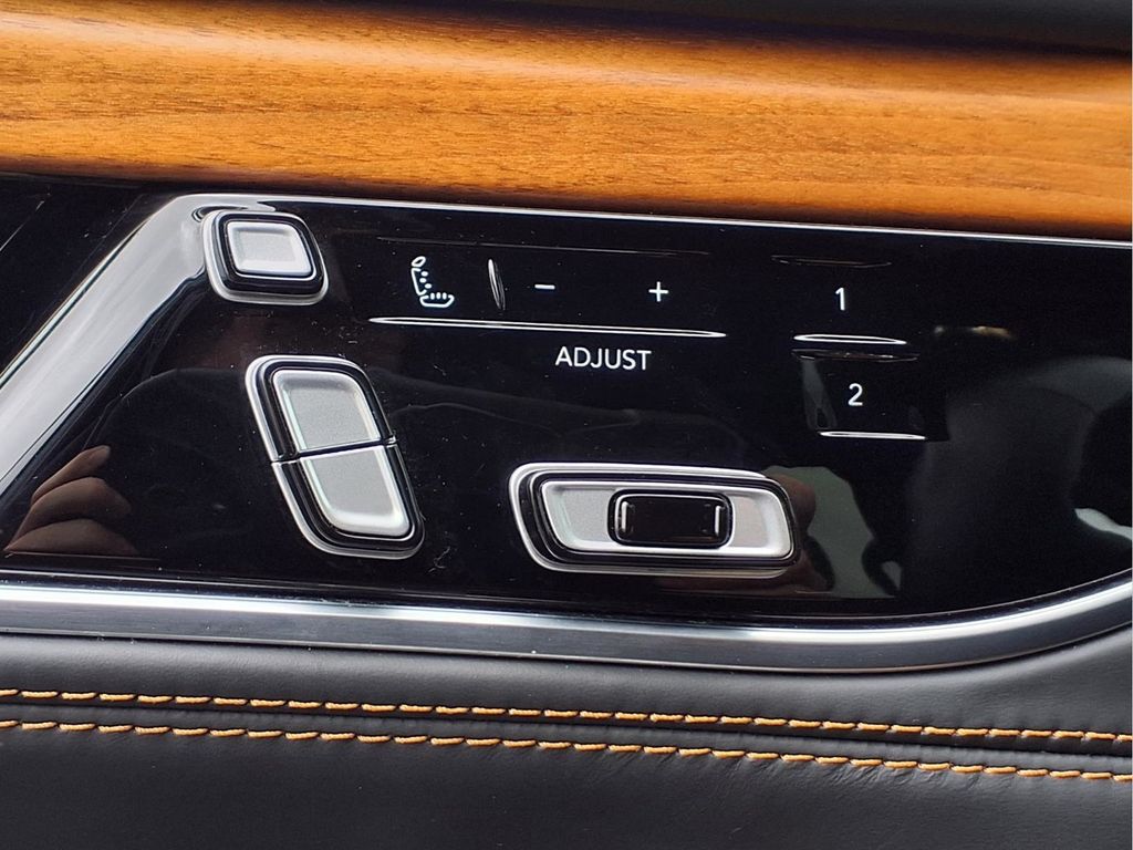 2024 Jeep Grand Wagoneer L Series III - Photo 18