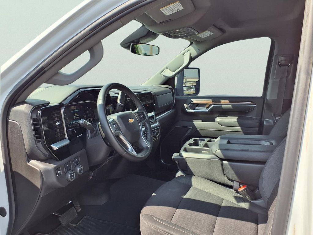 2025 Chevrolet Silverado 2500HD LT - Photo 17