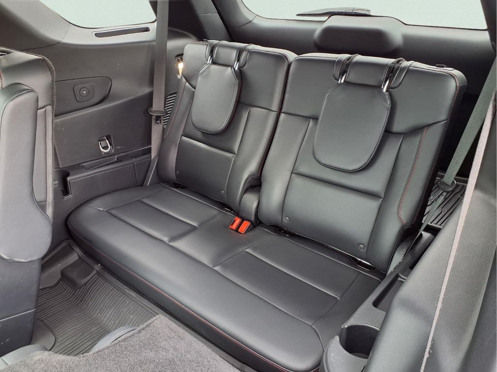 2025 Ford Explorer ST - Photo 24