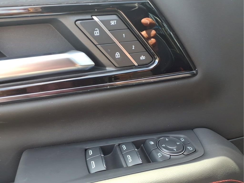 2026 GMC Yukon AT4 Ultimate - Photo 17