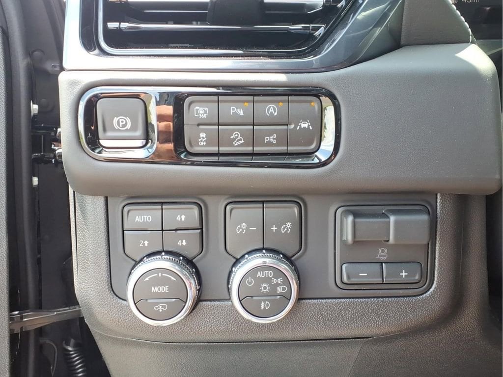 2026 GMC Yukon AT4 Ultimate - Photo 16