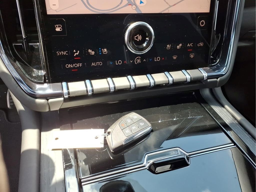 2026 GMC Yukon AT4 Ultimate - Photo 11