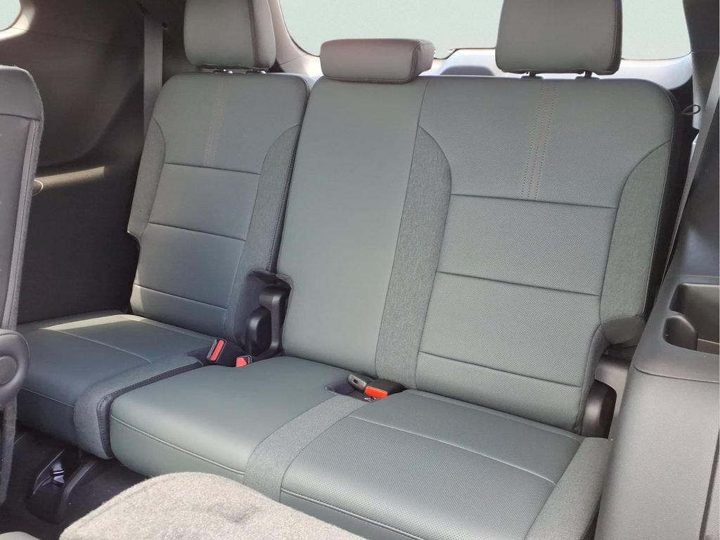 2026 GMC Acadia AT4 - Photo 17