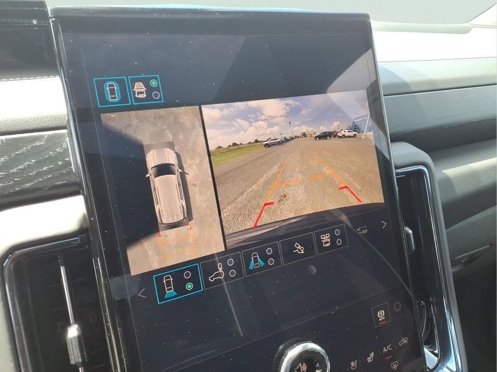2026 GMC Yukon AT4 Ultimate - Photo 10