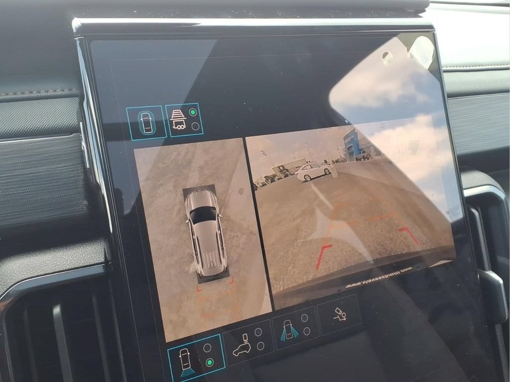 2026 GMC Acadia AT4 - Photo 9