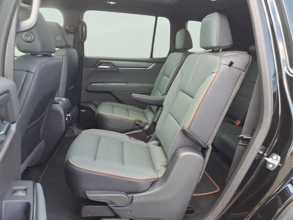 2026 GMC Acadia AT4 - Photo 18