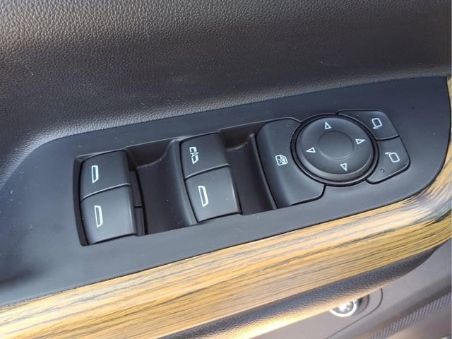2017 GMC Acadia Denali - Photo 19