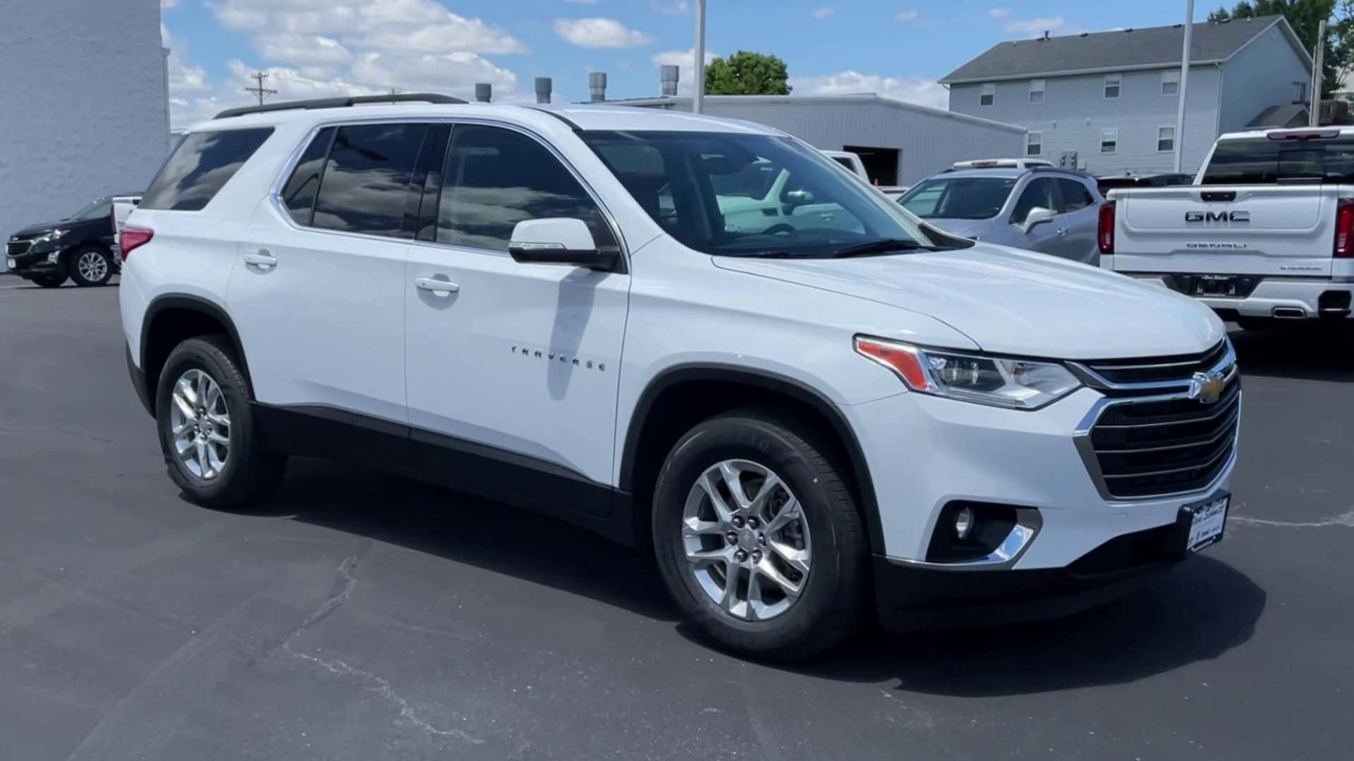 Used 2021 Chevrolet Traverse 3LT with VIN 1GNEVHKW0MJ139799 for sale in Highland, IL