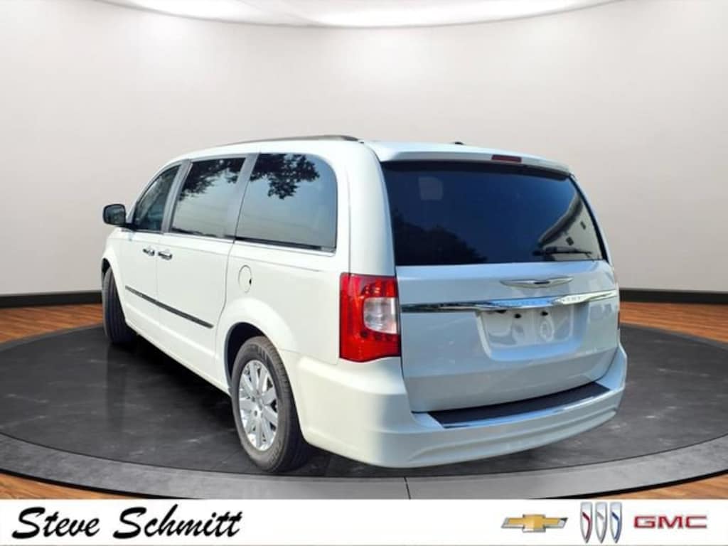 Used 2016 Chrysler Town & Country Touring Minivan