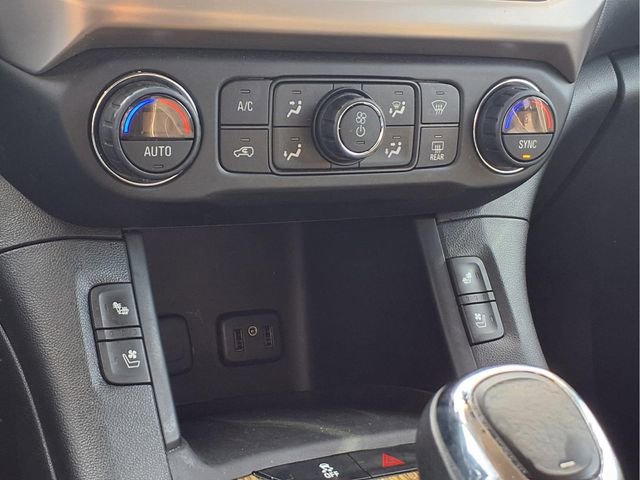 2017 GMC Acadia Denali - Photo 10