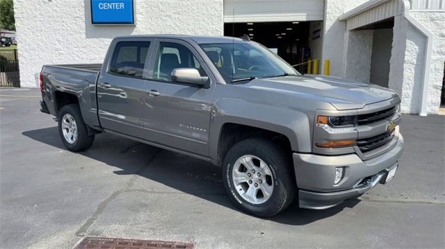 Used 2017 Chevrolet Silverado 1500 LT with VIN 3GCUKREC6HG341445 for sale in Highland, IL