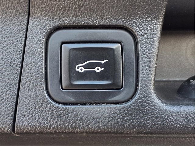 2017 GMC Acadia Denali - Photo 28