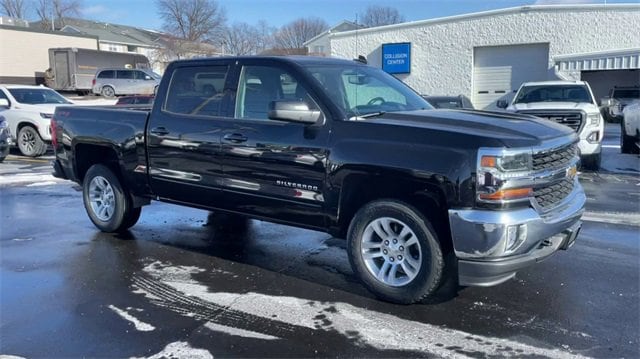 Used 2018 Chevrolet Silverado 1500 LT with VIN 3GCUKREC0JG516911 for sale in Highland, IL