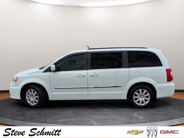 Used 2014 Chrysler Town & Country Touring with VIN 2C4RC1BG8ER382516 for sale in Highland, IL