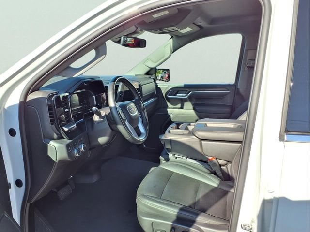 2024 GMC Sierra 1500 SLT - Photo 17