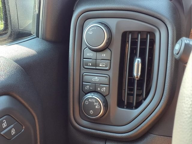 2026 Chevrolet Silverado 1500 Custom - Photo 10