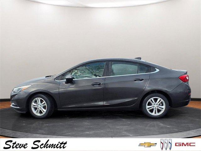Used 2017 Chevrolet Cruze LT with VIN 1G1BE5SM8H7271620 for sale in Highland, IL