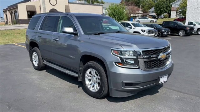 Used 2019 Chevrolet Tahoe LT with VIN 1GNSKBKC5KR364670 for sale in Highland, IL