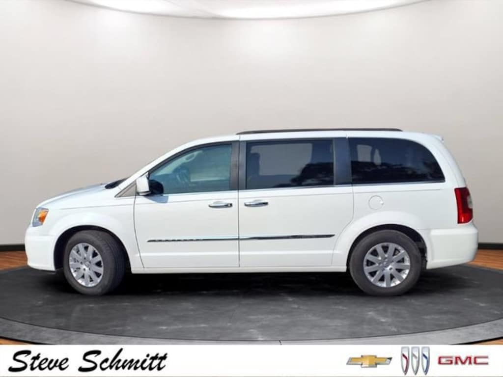 Used 2016 Chrysler Town & Country Touring Minivan