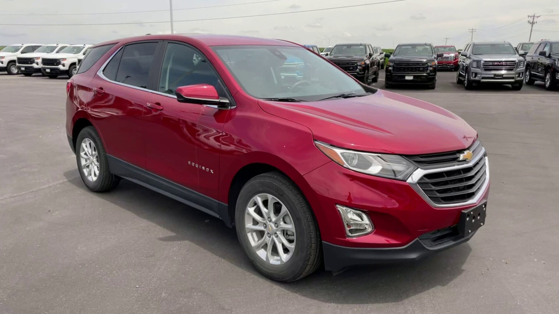 Used 2021 Chevrolet Equinox LT with VIN 2GNAXKEV2M6136621 for sale in Highland, IL