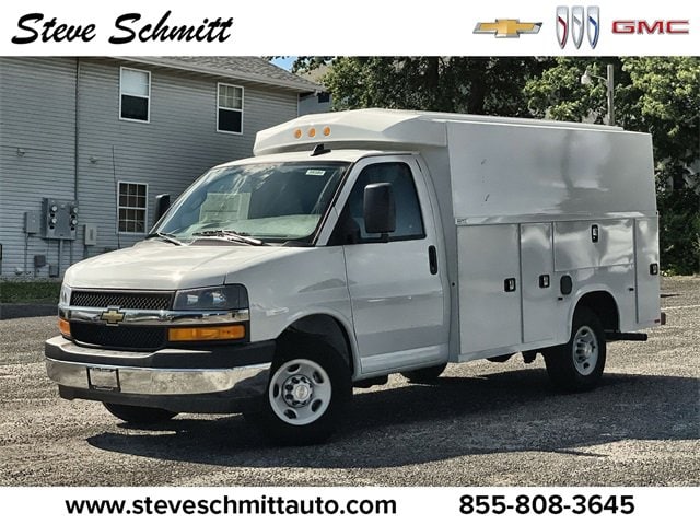 2024 Chevrolet Express Cutaway Base's photo
