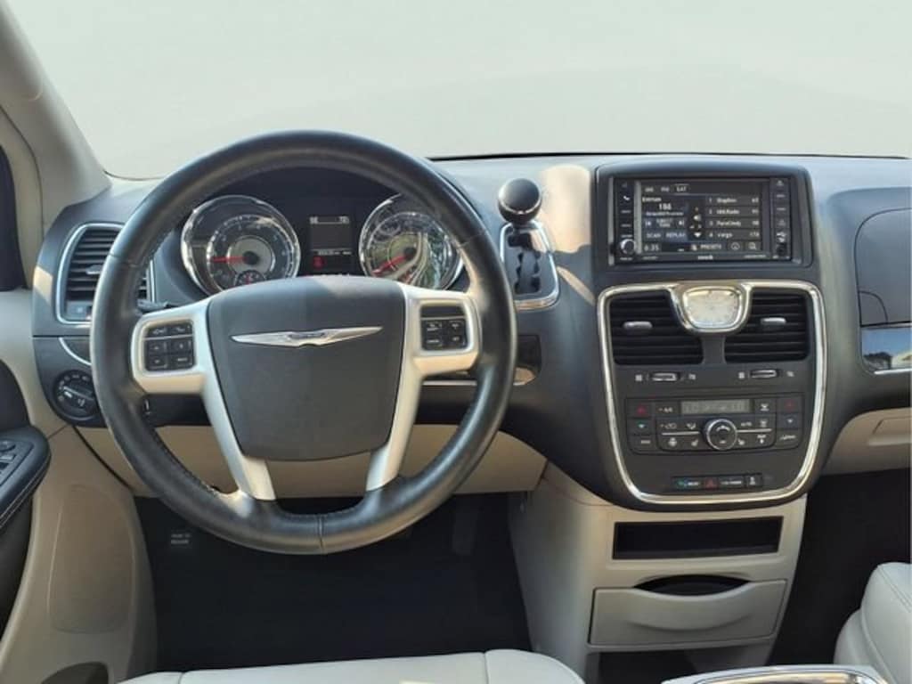 Used 2016 Chrysler Town & Country Touring Minivan