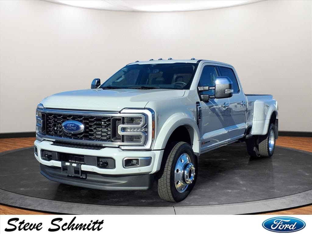 2025 Ford F-450 Super Duty Platinum's photo