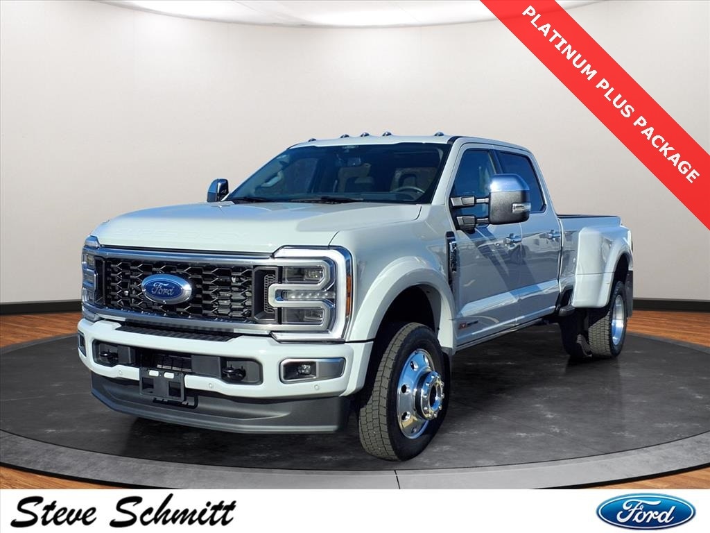 2025 Ford F-450 Super Duty Platinum's photo