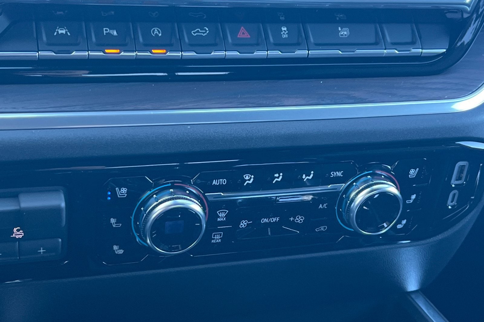 2026 GMC Sierra 1500 SLT - Photo 17