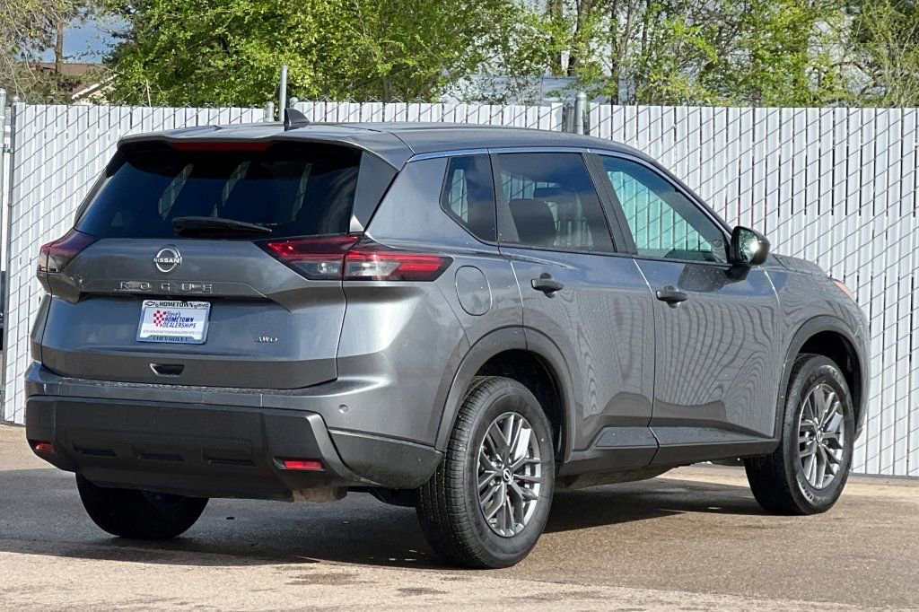2024 Nissan Rogue S - Photo 4
