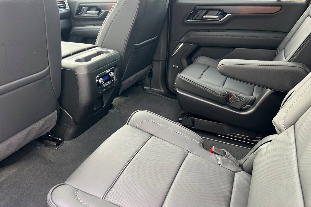 2026 GMC Yukon XL Denali - Photo 9