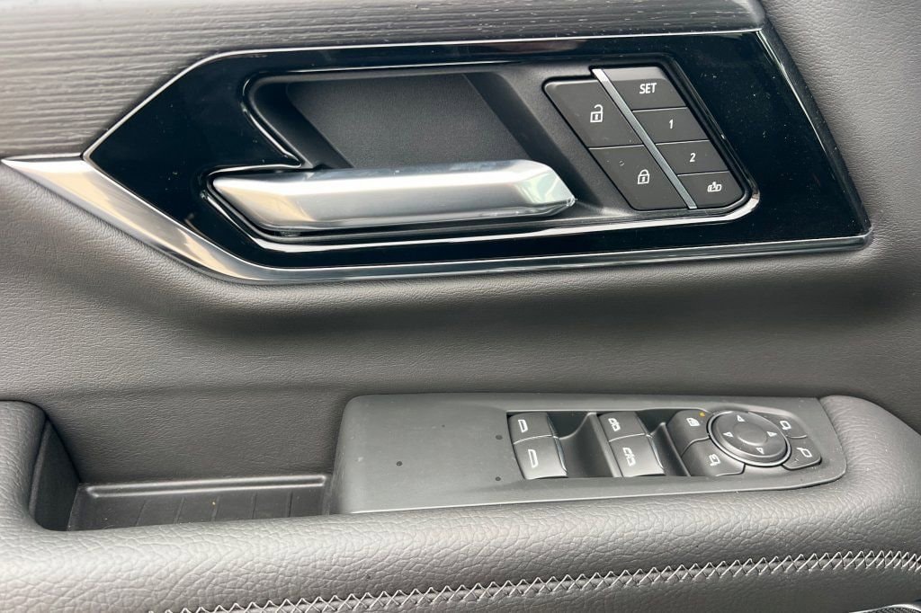2026 GMC Yukon XL Denali - Photo 8