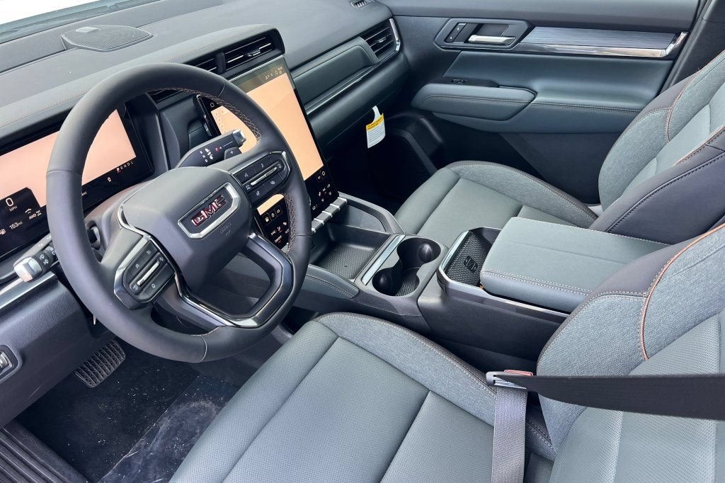 2026 GMC Terrain AT4 - Photo 7