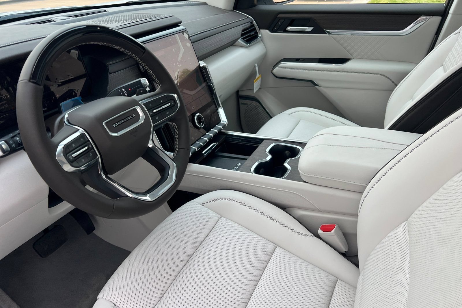 2026 GMC Acadia Denali - Photo 7