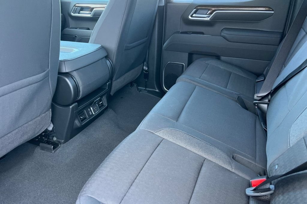 2026 GMC Sierra 1500 SLE - Photo 9